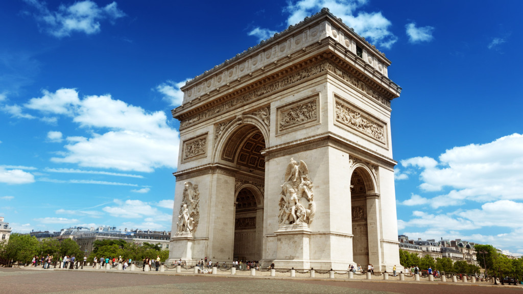 Триумфальная арка в Париже на Елисейских полях